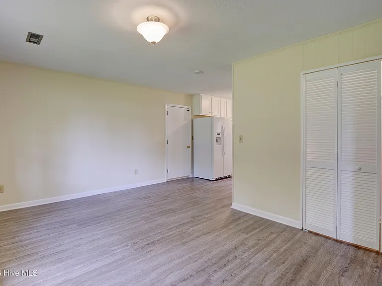 4010 Lake Ave — Photo 8