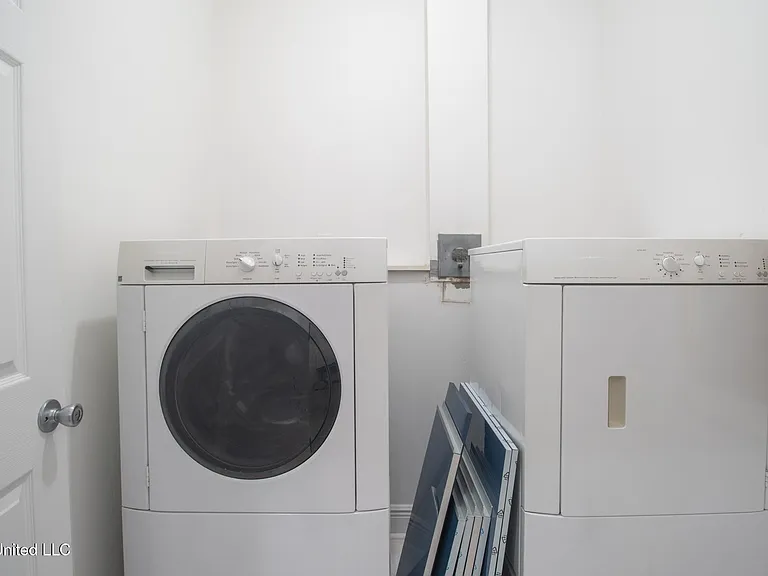 126 Miramar Ave — Photo 23