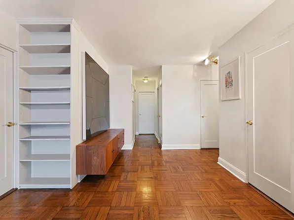 1175 York Ave APT 17D, New York, NY 10065