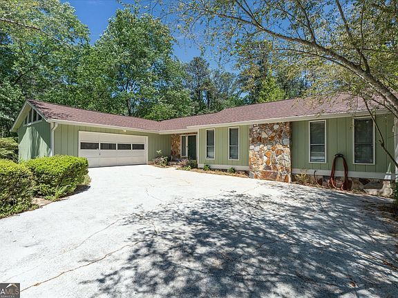 3rd image of 110 Lake Terrace Ct