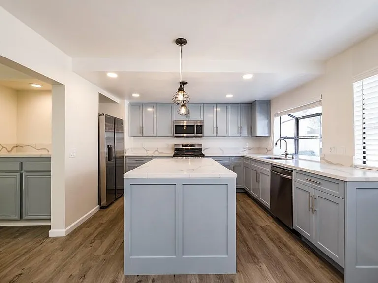 5800 Owensmouth Ave #14 — Photo 7