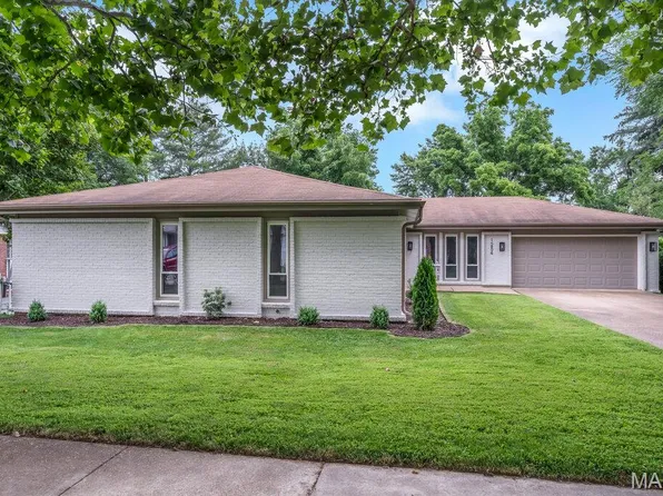 1254 Jade Wind Cir, Ballwin, MO 63011