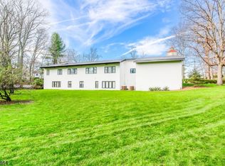 225 Hartshorn Dr, Short Hills, NJ 07078