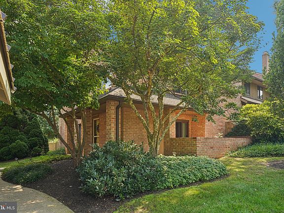 4th image of 301 Paoli Woods Dr #301