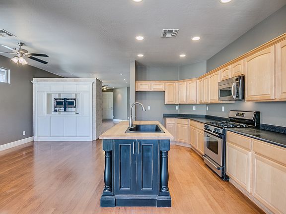 4th image of 39822 N Thunder Hills Ln