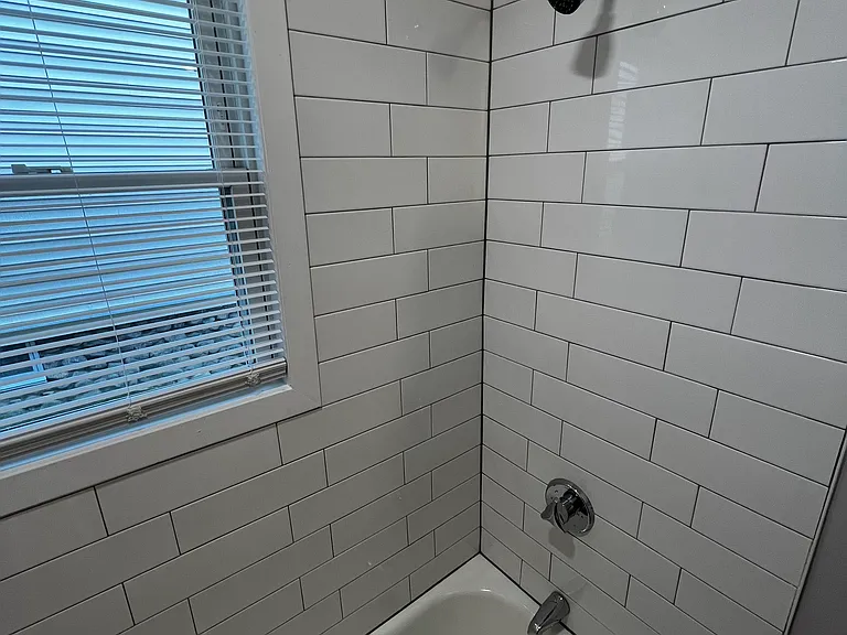 110 Leeds St — Photo 22