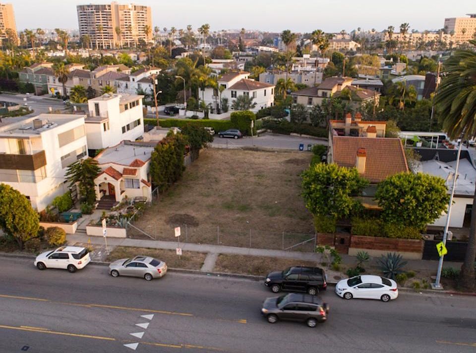2nd image of 2329 Abbot Kinney Blvd
