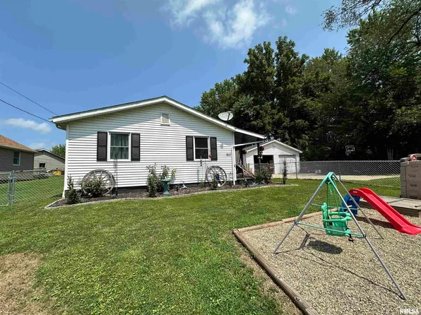 917 W Locust St, Canton, IL 61520