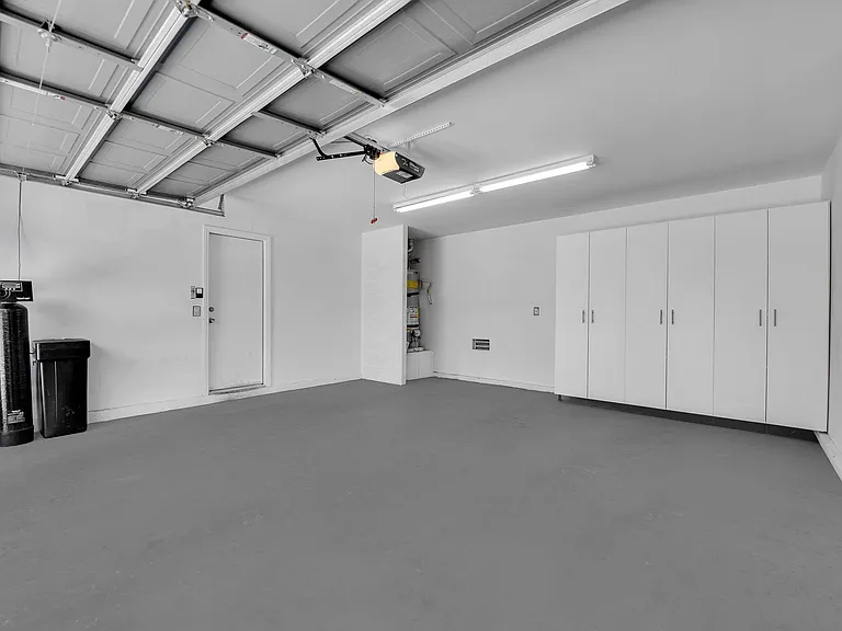 646 Monument Point St — Photo 39