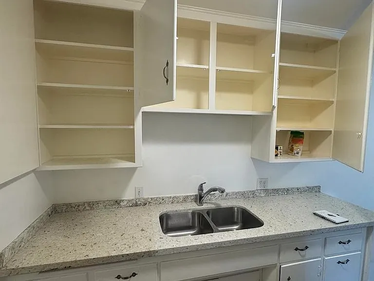 437-450 E Algrove St #4501 — Photo 3