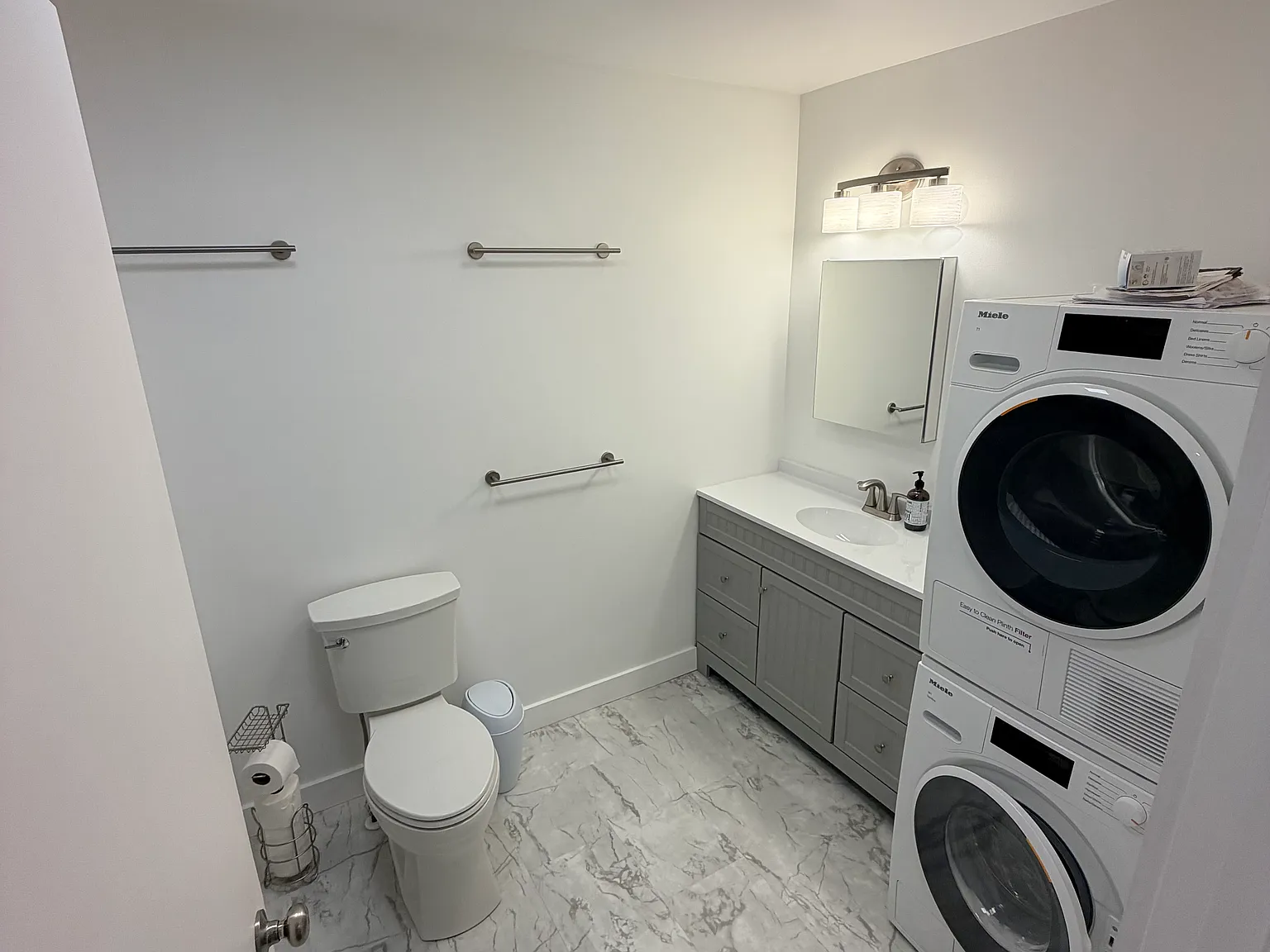 1 bed, 1.5 bath, 885 sqft, $2,650 — Photo 3