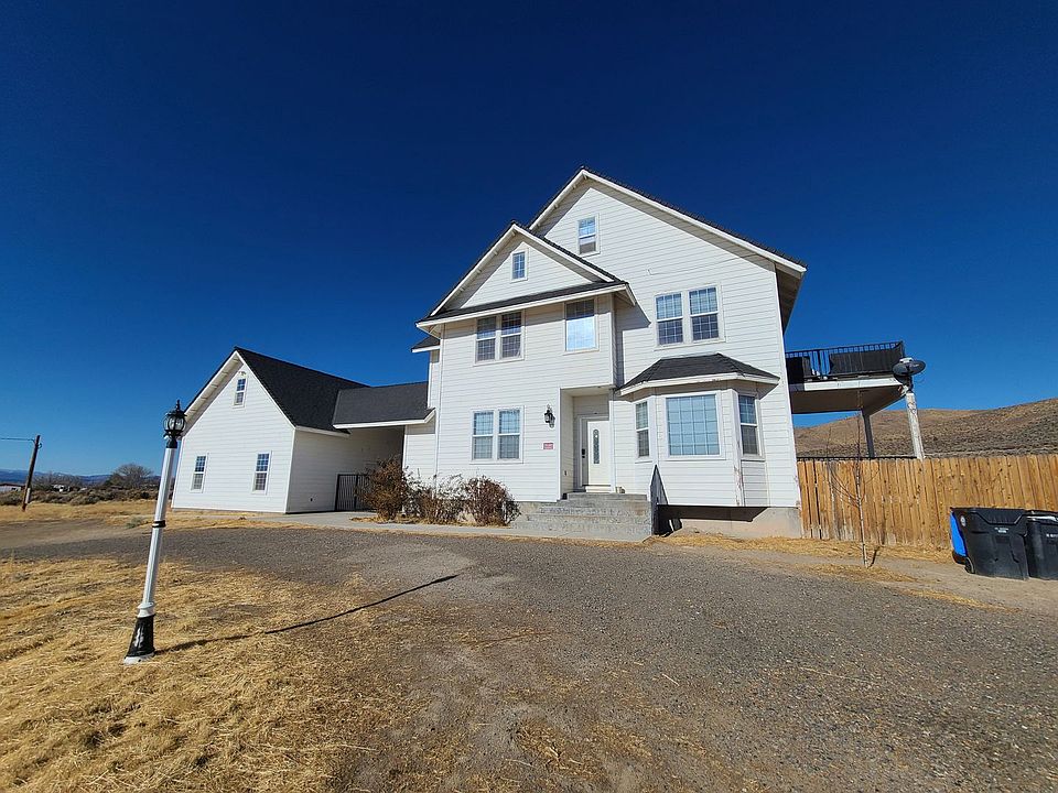1st image of 721 Center Rd #605