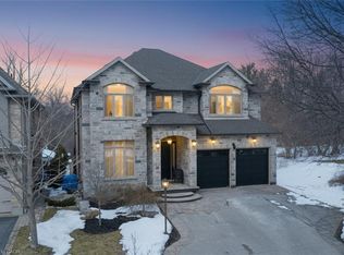 211 Tollgate Dr, Hamilton, ON L9G 5C8