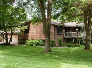 2825 Summit Dr NE, Rochester, MN 55906