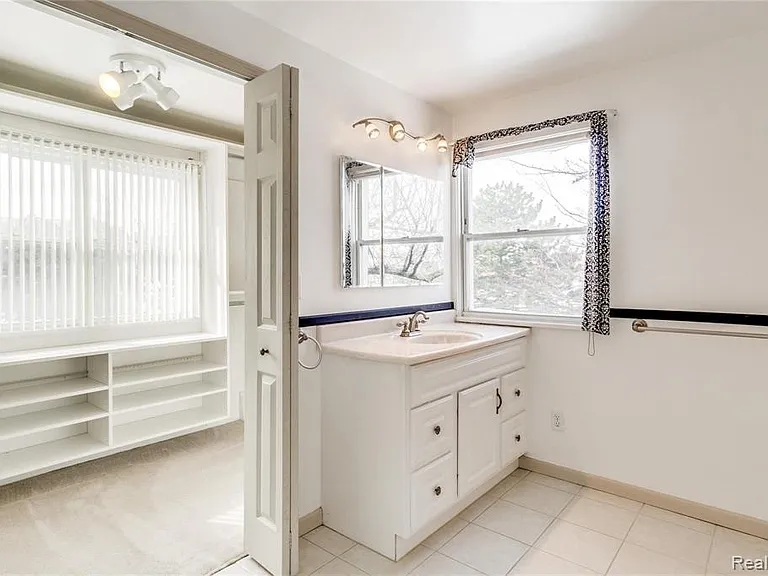 3388 Coolidge Hwy — Photo 5
