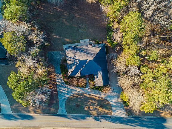 3rd image of 231 Greystone Dr