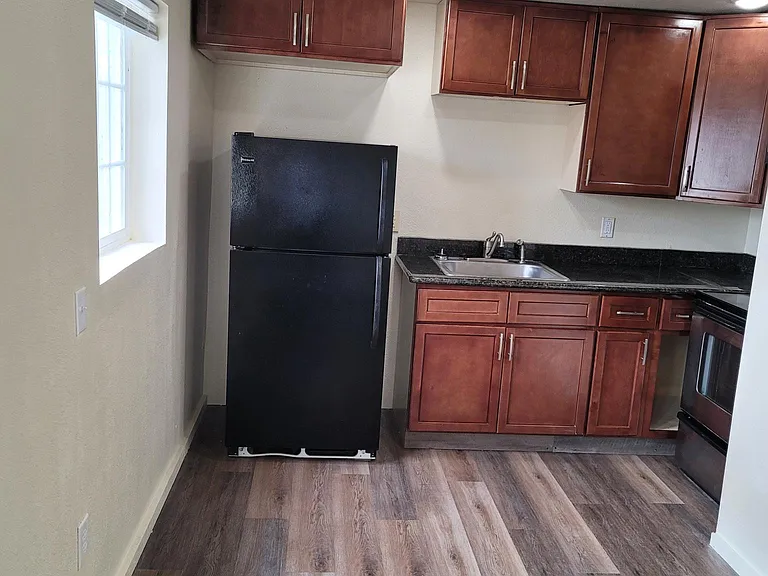 712 Park Ave #C — Photo 18