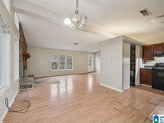 4th image of 4883 Bridle Path Dr