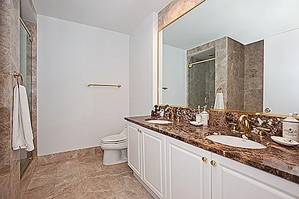 Sold by R New York | media 28