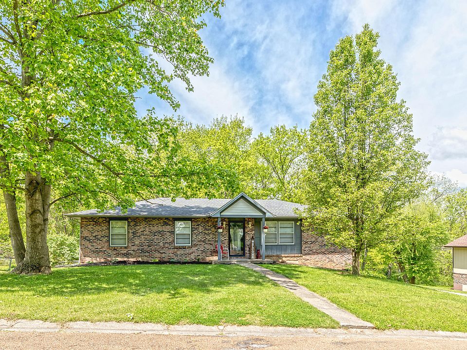 1st image of 2103 N Hawthorn Dr