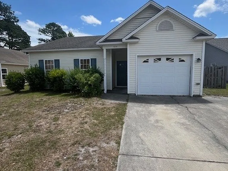 1015 Foxridge Way — Photo 2