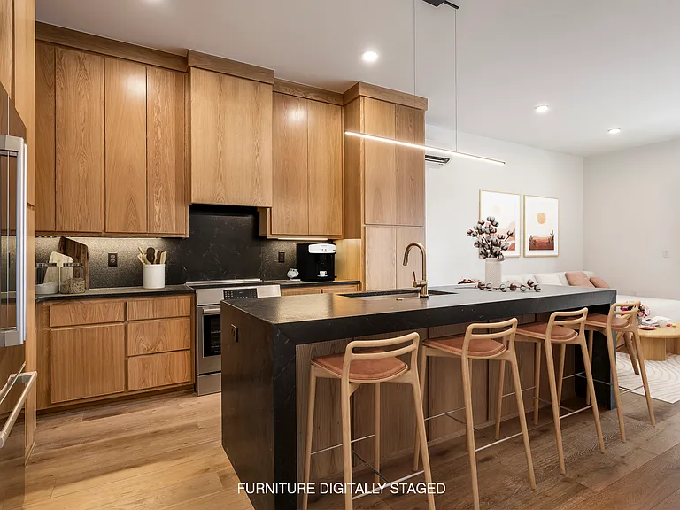 905 SE 4th St #203 — Photo 7