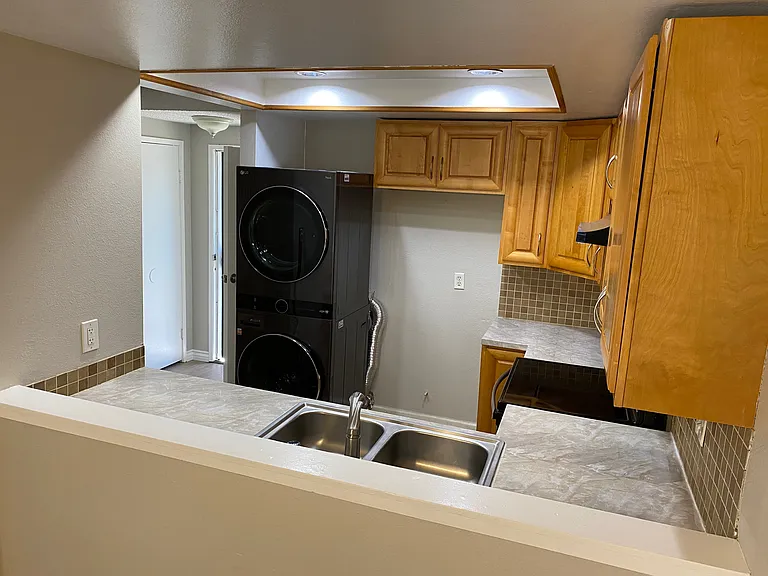 927 S Mountain Ave #80 — Photo 3