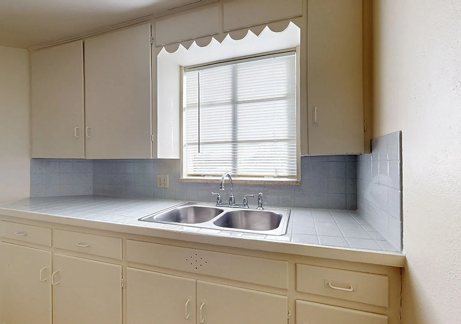 Lovely Two Creeks Townhomes — Photo 2