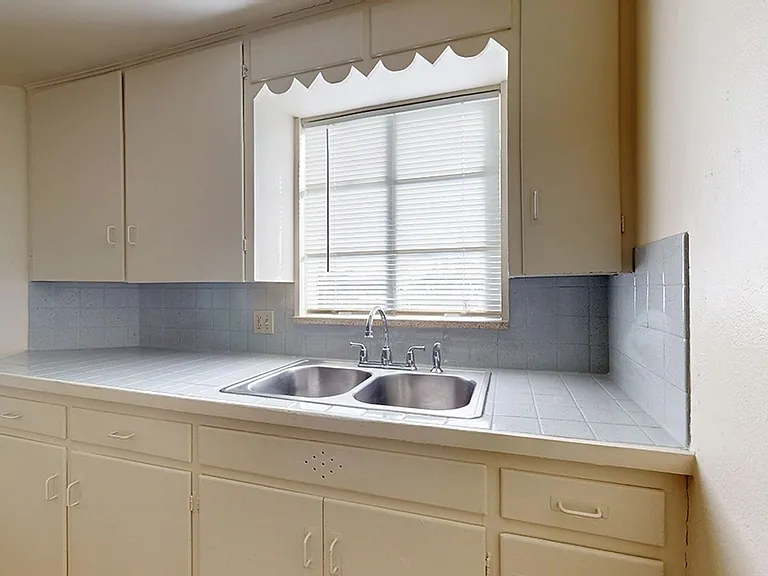 7400 W 10th Ave — Photo 2