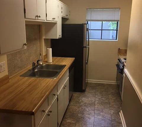 3rd image of 2218 Victory Garden Ln