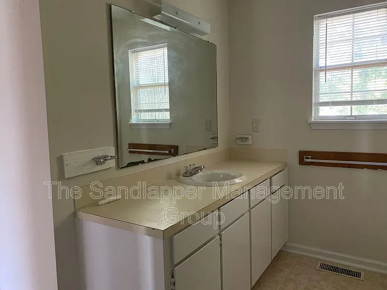 4736 Linfield Ln — Photo 8