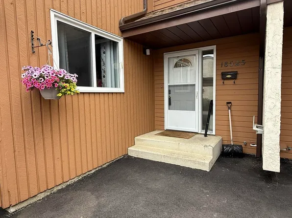 18525 66th Ave NW, Edmonton, AB T5T 2M3