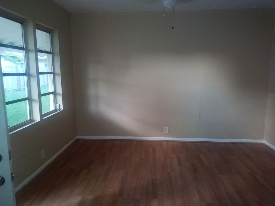 2nd image of 1721 Cleveland St APT 3