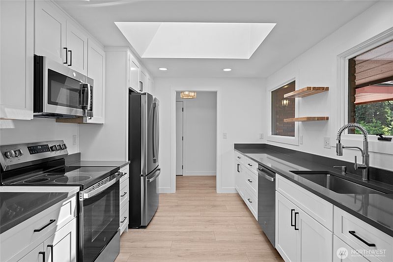 4th image of 7118 N Winston Drive