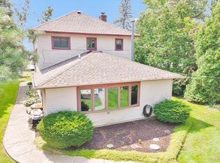 429 Edgewater Dr, Algonac, MI 48001