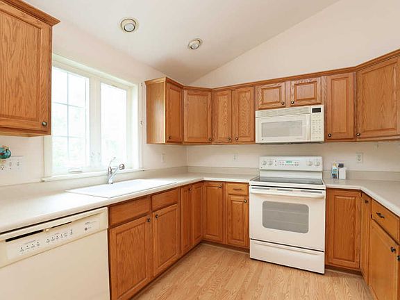 2nd image of 10 Juneberry Ln