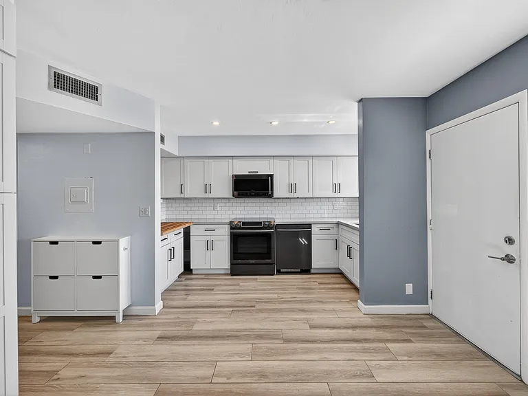 505 NE 20th Ave #209 — Photo 11