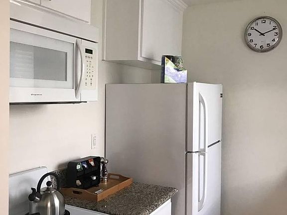 **Example, Unit not furnished.