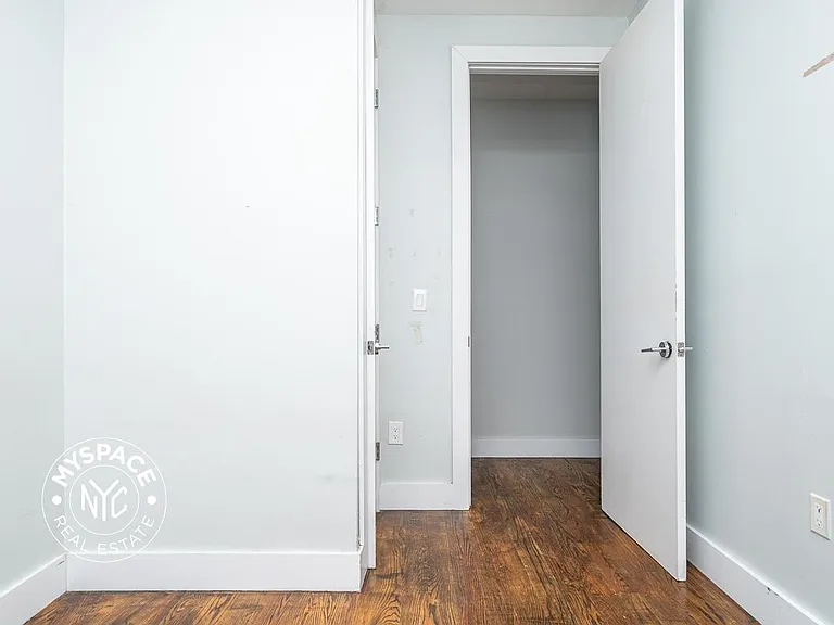 1719 Gates Ave #2R — Photo 12