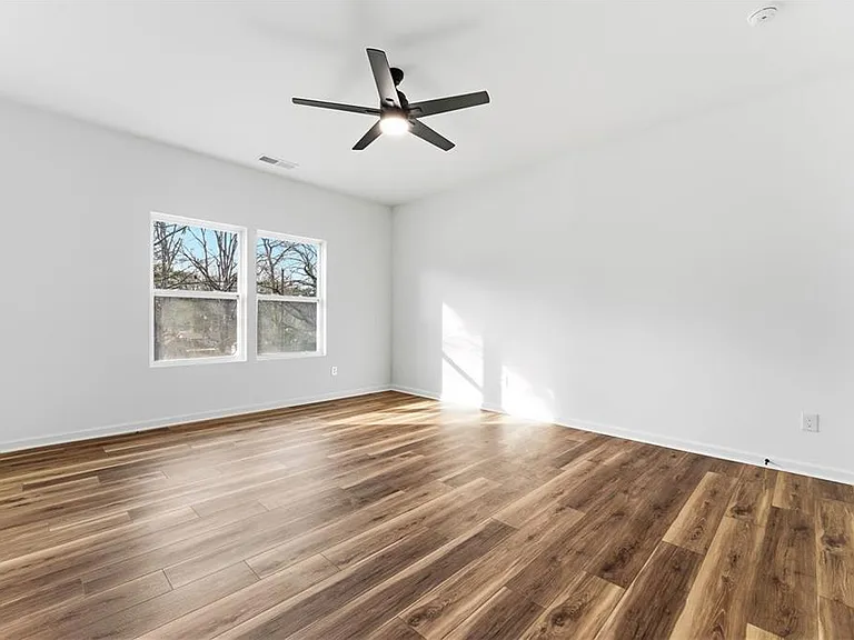 1386 Elizabeth Ave SW — Photo 20