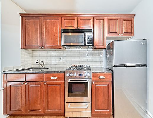 3rd image of 10 Morton St #3H