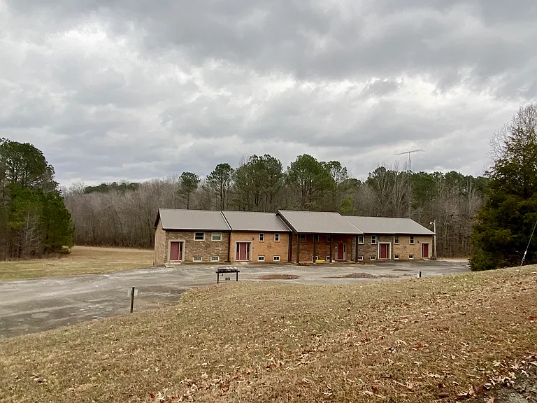 371 Pineview Rd — Photo 2