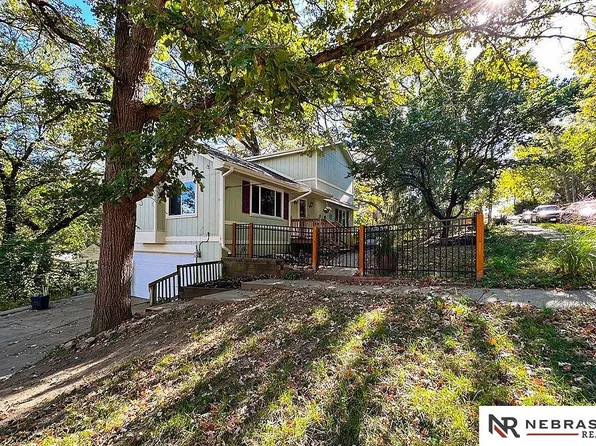 1605 Farrell Dr, Bellevue, NE 68005