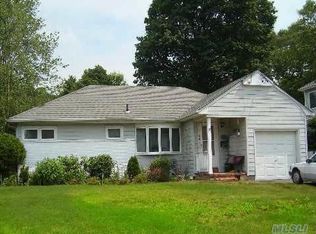 15 Hillside Ln, Syosset, NY 11791