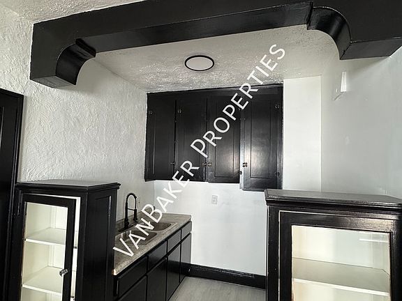 4th image of 1320 W 116th St APT 1