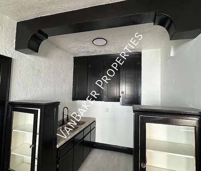 1320 W 116th St #1 — Photo 4