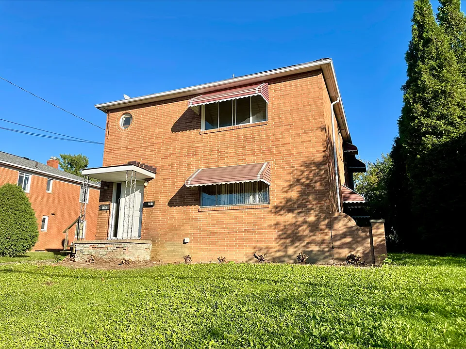 565 Treeside Dr