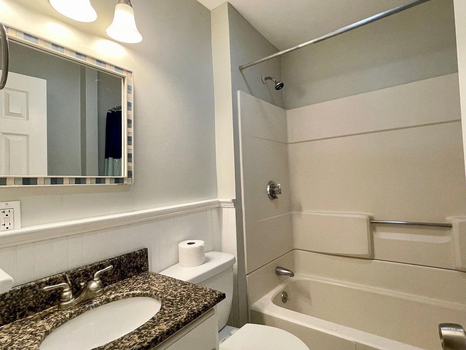 2 bed, 1100 sqft, $2,570 — Photo 3
