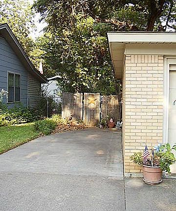 5th image of 928 Red Oak Ln