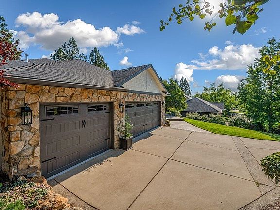 3rd image of 506 N Dunbarton Oaks Ln